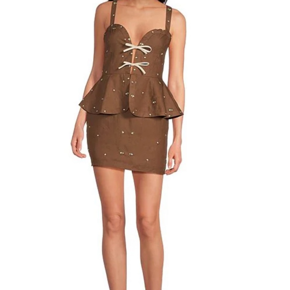 Fanm Mon Helaina Floral Embroidered Bow Front Sweetheart Neck Peplum Dress